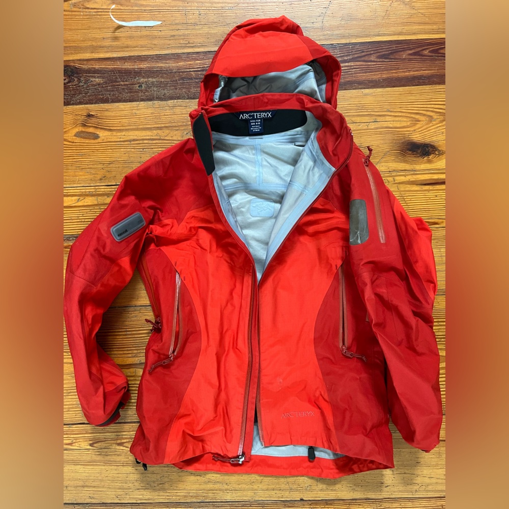 ARC’TERYX Red Jacket Medium